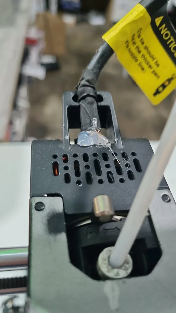 Ender 3 V3 - USADA EN BUEN ESTADO | DETALLE EN LA CAMA NO AFECTA FUNCIONAMIENTO | 220X220X250 Impresora 3D FDM Creality 30 dias de garantia 