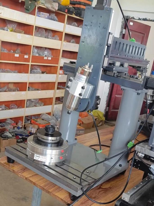 CNC 4 EJES 350 x 230 x 230mm SIMULTÁNEOS BALANCEO SERIE  FRESADO Y GRABADO - MODELO GDZ01-3523-4